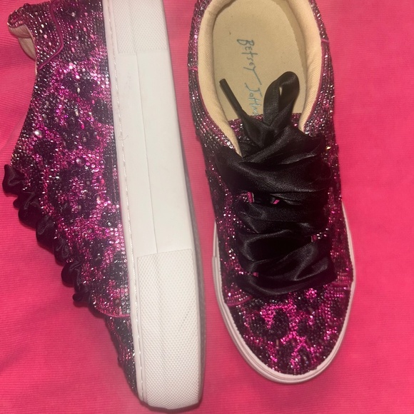 Betsey Johnson sneakers 7.5 fits like a 8 - Picture 3 of 4